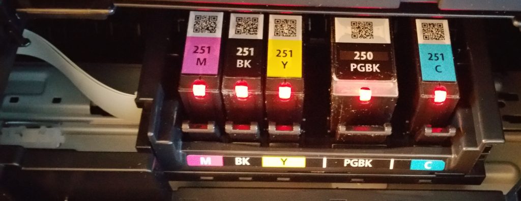 Canon PIXMA MX922 ink cartridges showing lights on when properly seated.